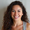 Porträt von Anna M., glücklich nach Gewichtsabnahme